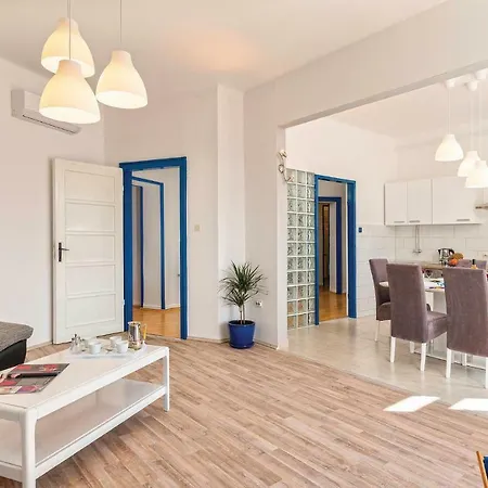 Apartament Riviera *