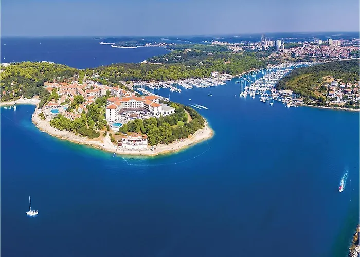 Riviera アパート プーラ