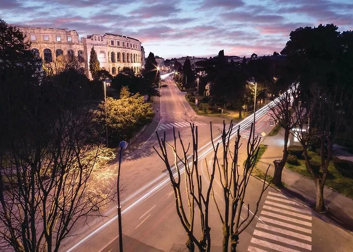 Riviera アパート プーラ